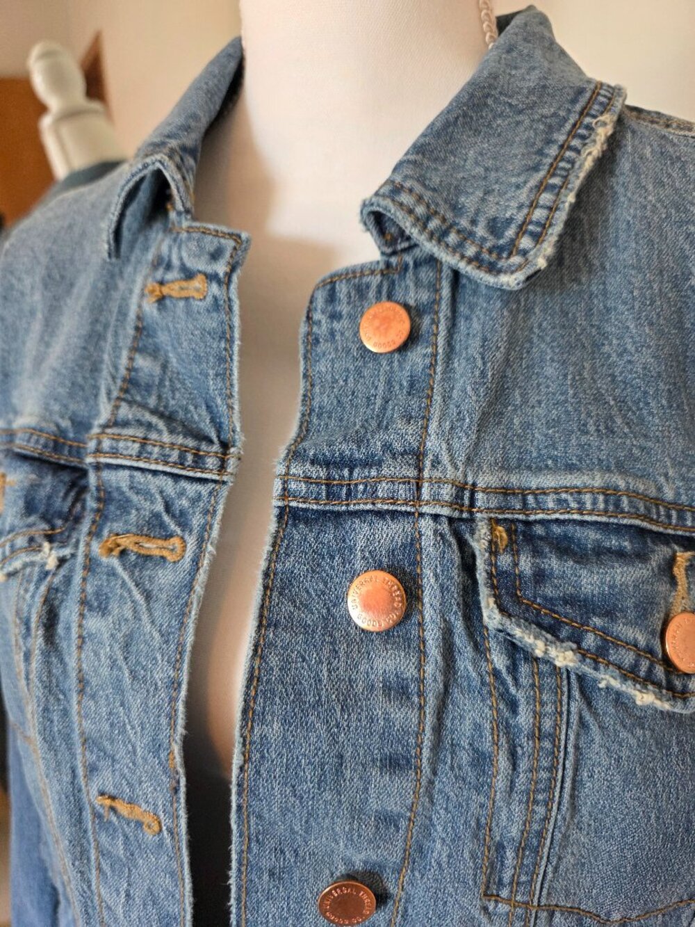 Universal Thread Denim Trucker Jacket - Picture 5 of 10